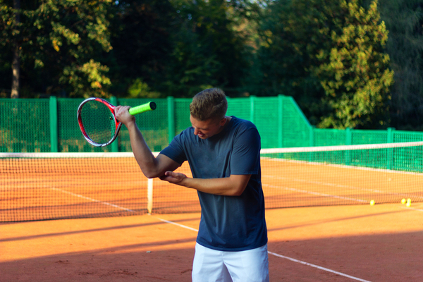 images_blog_bigstock-Handsome-Man-On-Tennis-Court-261967600